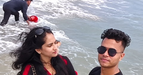 දරුවා මුහුදට ගසාගෙන යද්දීත් ෆෝන් එක දිහා බලාගෙන හිටපු අම්මයි තාත්තයි! ලෝකයම කම්පා කළ ඛේදවාචකය…